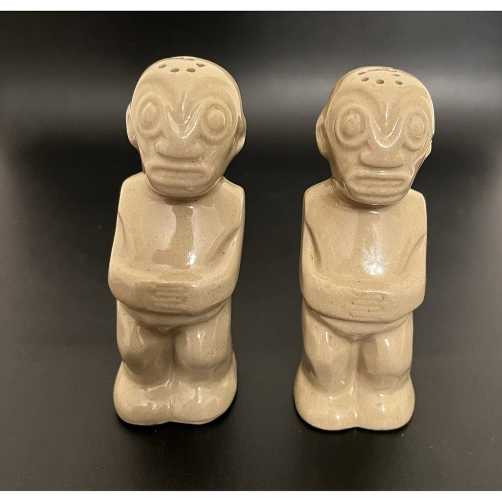 Trader Vics Tiki Shakers Salt and Pepper Vintage Japan 4.6" Tall Beige No Plugs